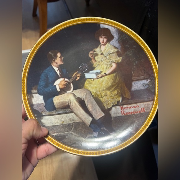 Vintage collectible plates - Picture 2 of 15